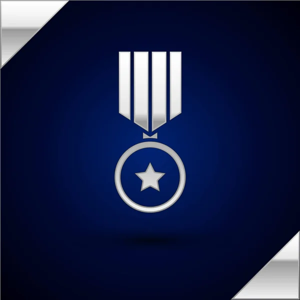 Stříbrná medaile odměnu medaile izolované na tmavomodrém pozadí. Vojenské znamení. Vektorová ilustrace — Stockový vektor