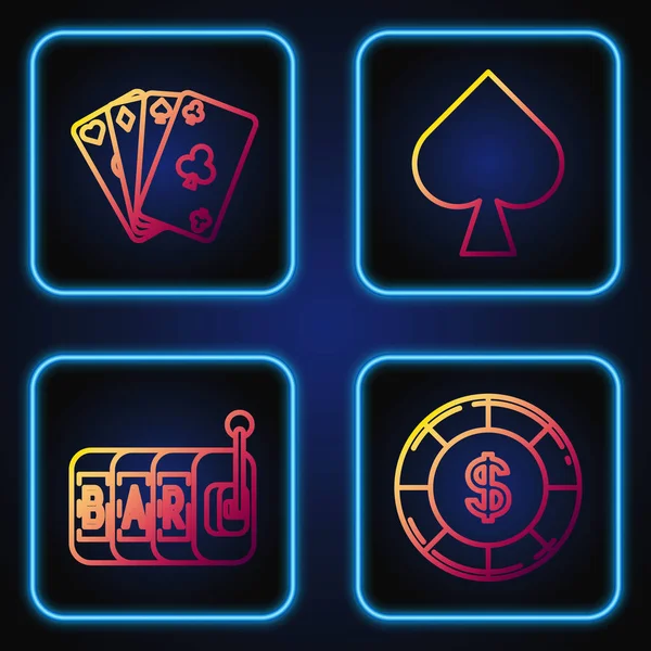 Establecer línea Casino chip con símbolo de dólar, Ranura de la máquina, Jugando a las cartas y Jugando a las cartas con palas símbolo. Iconos de color degradado. Vector — Vector de stock