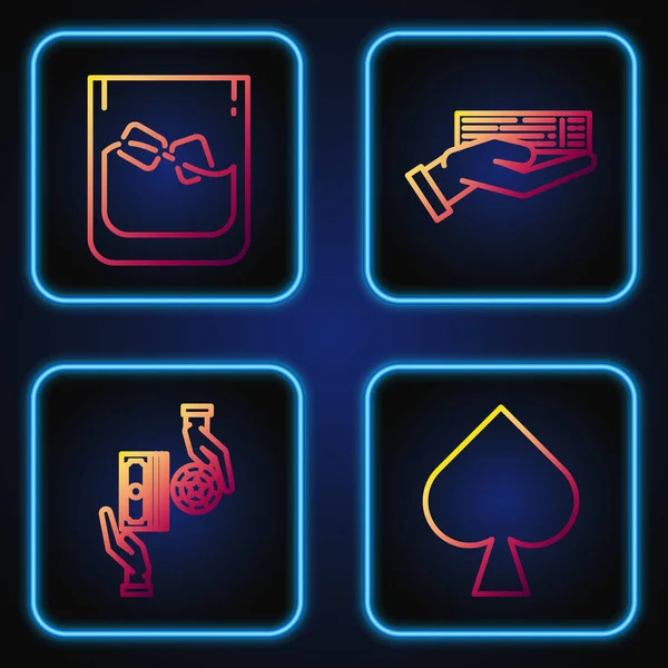 Набор игровых карт с символом пик, обмен фишек казино на пачках долларов, стакан виски и кубики льда и колода игральных карт в руках. Градиентные цветные иконки. Вектор — стоковый вектор