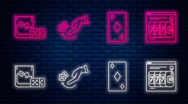 Satır insan el yapımı zar atma, elmas sembollü kart oynama, oyun zarları ve bir bardak viski ve Online kumar makinesi ve şanslı yedili ikramiye. Tuğla duvarda parlayan neon simgesi. Vektör