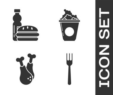 Set Fork, bir şişe su ve burger, tavuk budu ve karton kutuda patlamış mısır. Vektör