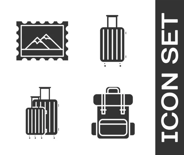 Set Mochila de senderismo, sello postal y montañas, maleta para viajar y maleta para icono de viaje. Vector — Vector de stock