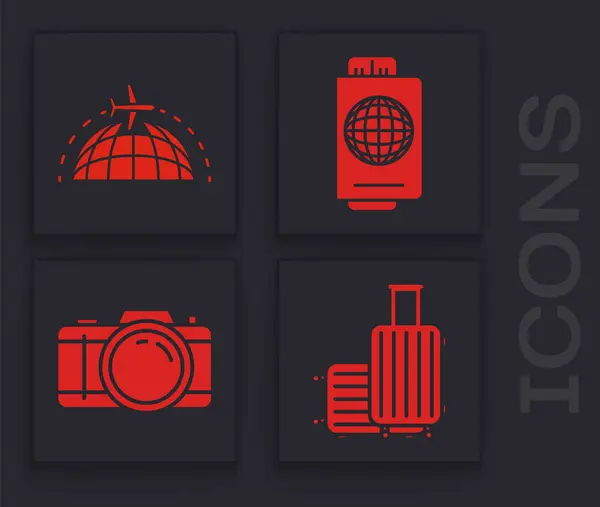 Встановити валізу для подорожей, Глобус з літаючим літаком, Паспорт з квитком і іконою фотокамери. Вектор — стоковий вектор