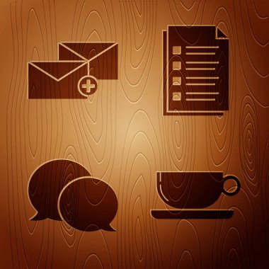 Kahve fincanını düzleştir, Zarf, Konuşma baloncuğu sohbeti ve Dosya belgesini ahşap zemine yerleştir. Vektör