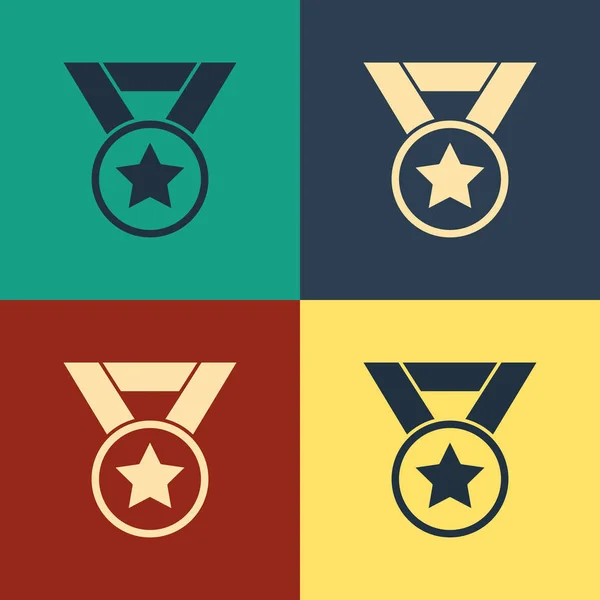 Kolorowa ikona Medalu izolowana na tle koloru. Symbol zwycięzcy. Rysowanie w stylu vintage. Ilustracja wektora — Wektor stockowy