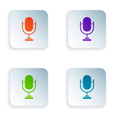 Beyaz arkaplanda izole edilmiş renkli mikrofon simgesi. Radyodaki mikrofondan. Sözcü işareti. Kare düğmelere simgeleri yerleştir. Vektör İllüstrasyonu