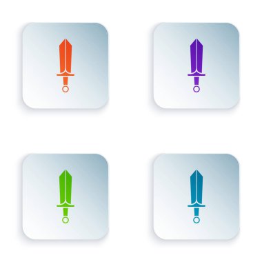 Oyun simgesi için Renkli Kılıç beyaz arkaplanda izole edildi. Kare düğmelere simgeleri yerleştir. Vektör İllüstrasyonu