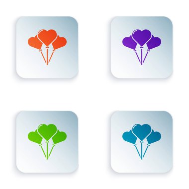 Kalp şeklinde renkli balonlar ve beyaz arkaplanda izole edilmiş kurdele ikonu. Kare düğmelere simgeleri yerleştir. Vektör İllüstrasyonu