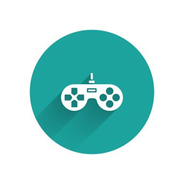 Beyaz Av Alanı simgesi uzun gölgeli izole edildi. Oyun kontrolörü. Yeşil daire düğmesi. Vektör İllüstrasyonu