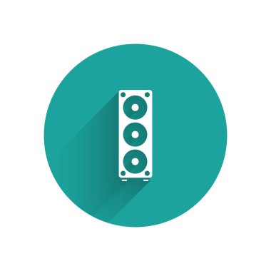 Beyaz Stereo hoparlör ikonu uzun gölgeli izole edildi. Ses sistemi hoparlörleri. Müzik ikonu. Müzikal sütun hoparlörü. Yeşil daire düğmesi. Vektör İllüstrasyonu