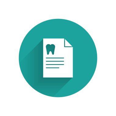 Diş kartı olan beyaz pano ya da uzun gölgeli hasta tıbbi kayıtları ikonu. Diş sigortası. Diş sağlığı kliniği raporu. Yeşil daire düğmesi. Vektör İllüstrasyonu
