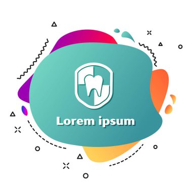 Beyaz diş koruma simgesi beyaz arkaplanda izole edildi. Kalkan logosunda diş. Sıvı şekilli soyut pankart. Vektör İllüstrasyonu