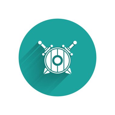 Orta Çağ ahşap kalkanı ve çapraz kılıç simgesi uzun gölgeli. Yeşil daire düğmesi. Vektör İllüstrasyonu