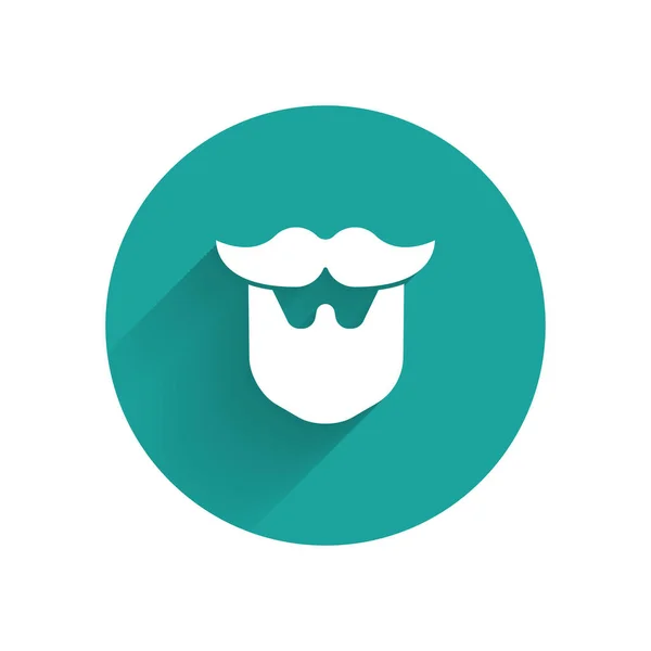 Moustache blanche et icône de barbe isolées avec une ombre longue. Symbole du coiffeur. Coiffure faciale. Bouton rond vert. Illustration vectorielle — Image vectorielle