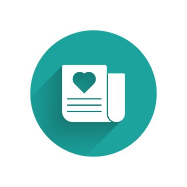 Uzun gölge ile izole Valentine kalp simgesi ile Beyaz Zarf. Mesaj aşk. Mektup aşk ve romantizm. Yeşil daire düğmesi. Vektör İllüstrasyonu