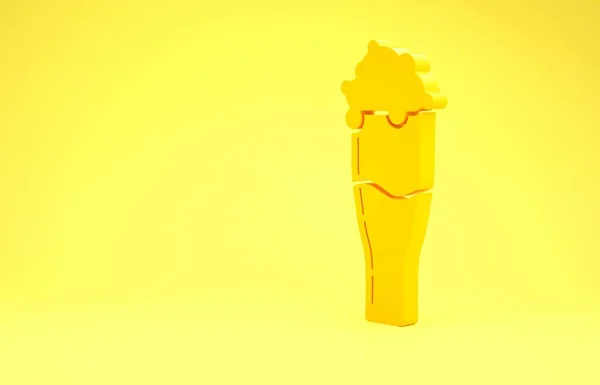 Vidro amarelo de ícone de cerveja isolado no fundo amarelo. Conceito de minimalismo. 3D ilustração 3D render — Fotografia de Stock