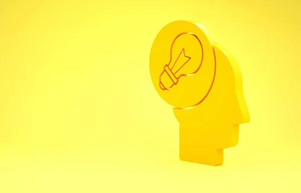 Желтая голова человека со значком лампы на желтом фоне. Концепция минимализма. 3D-рендеринг — стоковое фото