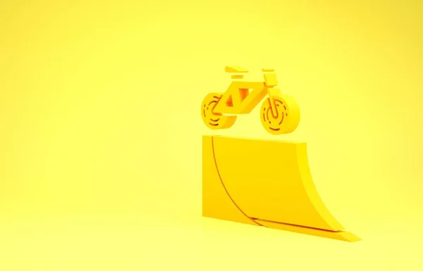 Bicicletta gialla sull'icona della rampa stradale isolata su sfondo giallo. Skate park. Sport estremi. Attrezzature sportive. Concetto minimalista. Illustrazione 3d rendering 3D — Foto Stock