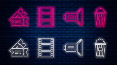 Play Video, spot ışıkları, sinema bileti ve karton kutuda patlamış mısır. Tuğla duvarda parlayan neon simgesi. Vektör