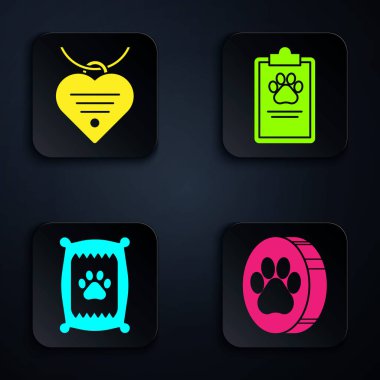 Paw baskısı, isim etiketi ve kalbi olan bir yaka köpek için bir çanta yiyecek ve tıbbi kayıt evcil hayvanı olan bir pano hazırla. Siyah kare düğme. Vektör