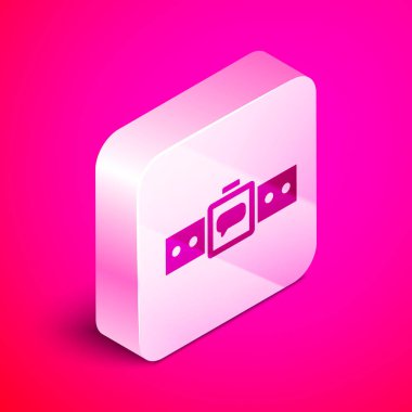 Pembe arka planda izole edilmiş Isome Smartwatch simgesi. Gümüş kare düğme. Vektör İllüstrasyonu