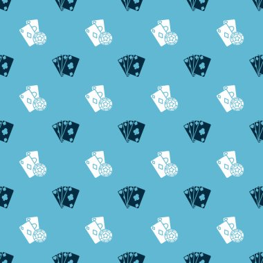 Oyun kartlarını ve kumarhane çiplerini ayarlayın ve kartlarınızı pürüzsüz bir şekilde oynayın. Vektör