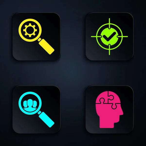 İnsan kafası bulmaca stratejisi, büyüteç ve teçhizat, insanları ve hedef işaretini aramak için büyüteç. Siyah kare düğme. Vektör