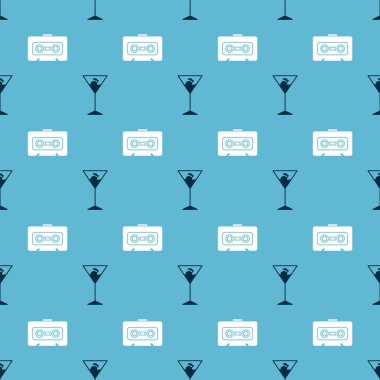 Martini bardağını ve Retro ses kasetini kusursuz kalıba getir. Vektör