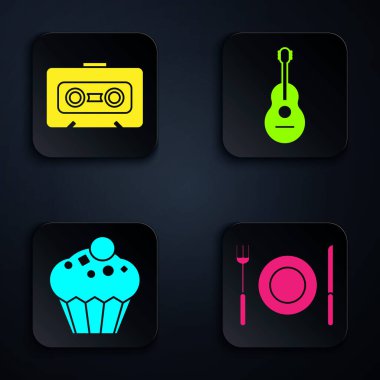 Tabak, çatal ve bıçak, Retro ses kaseti, Muffin ve Gitar. Siyah kare düğme. Vektör