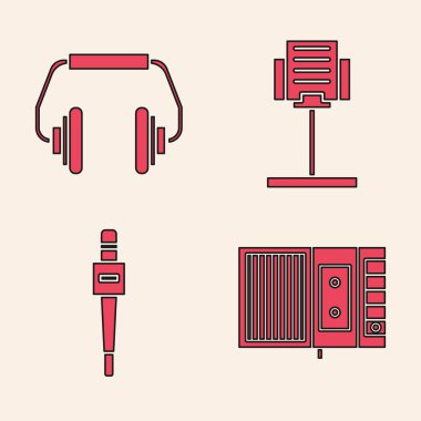 Müzik çalar, kulaklıklar, müzik standı ve mikrofon simgesi. Vektör