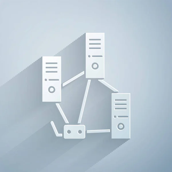 Carta tagliata icona di rete del computer isolato su sfondo grigio. Rete di portatili. Connessione internet. Stile cartaceo. Illustrazione vettoriale — Vettoriale Stock