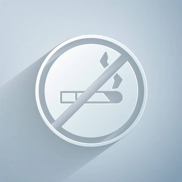 Řez papíru Ikona Zákaz kouření na šedém pozadí. Symbol cigarety. Papírový styl. Vektorová ilustrace — Stockový vektor