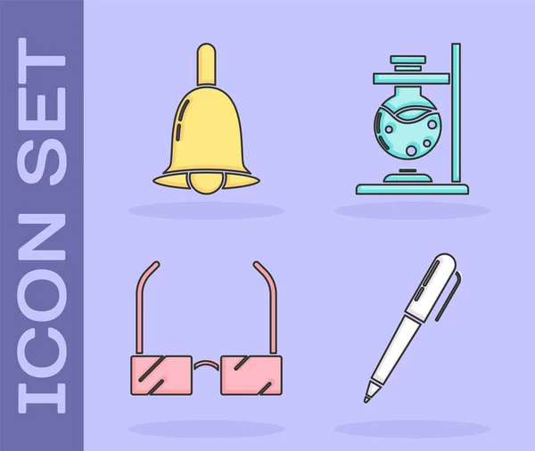 Set Stylo, sonnerie, lunettes et ballon de tube à essai en verre sur icône de feu. Vecteur — Image vectorielle