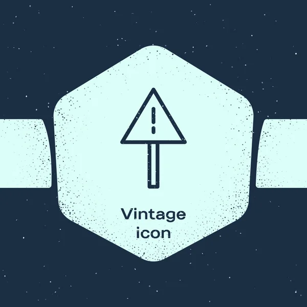 Grunge vonal Felkiáltójel háromszög ikon elszigetelt kék alapon. Figyelmeztető jel, óvatos, figyelem, veszélyjelző jel. Monokróm vintage rajz. Vektorillusztráció — Stock Vector