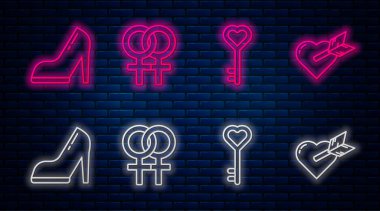 Dişi cinsiyet sembolü, kalp şeklinde anahtar, yüksek topuklu kadın ayakkabısı ve kalp ve oklu aşk. Tuğla duvarda parlayan neon simgesi. Vektör