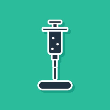 Yeşil arka planda izole mavi şırınga simgesi. Aşı, aşılama, enjeksiyon, grip atışı için şırınga. Tıbbi ekipmanlar. Vektör Illustration