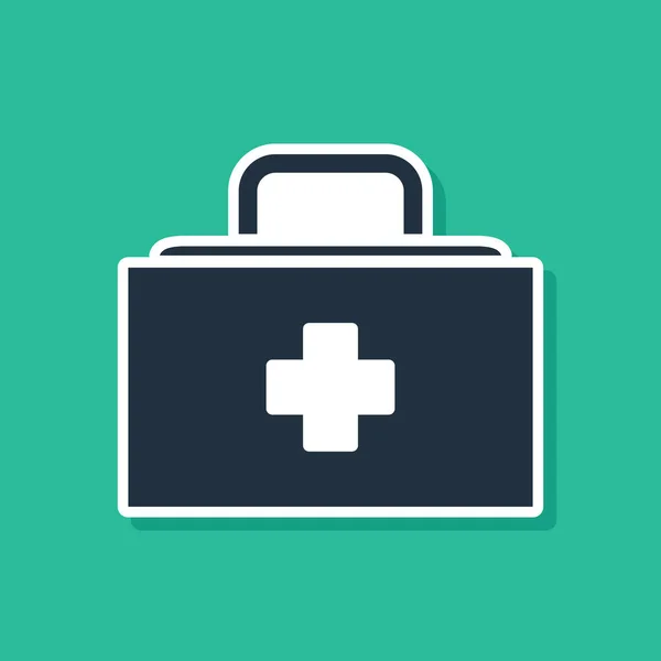 Blauw EHBO kit icoon geïsoleerd op groene achtergrond. Medische doos met kruis. Medische apparatuur voor noodgevallen. Gezondheidszorg concept. Vector Illustratie — Stockvector