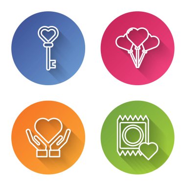 Anahtarı kalp şeklinde, balonları kalp şeklinde, kalbi elde ve prezervatifi pakette ayarla. Renkli daire düğmesi. Vektör