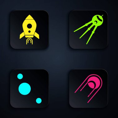 Uydu, roket gemisi, güneş sistemi ve uyduya ayarlayın. Siyah kare düğme. Vektör