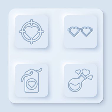 Dart sahasının ortasına Kalp şeklinde aşk gözlükleri, kalp etiketi ve aşk iksiriyle şişeyi koy. Beyaz kare düğme. Vektör