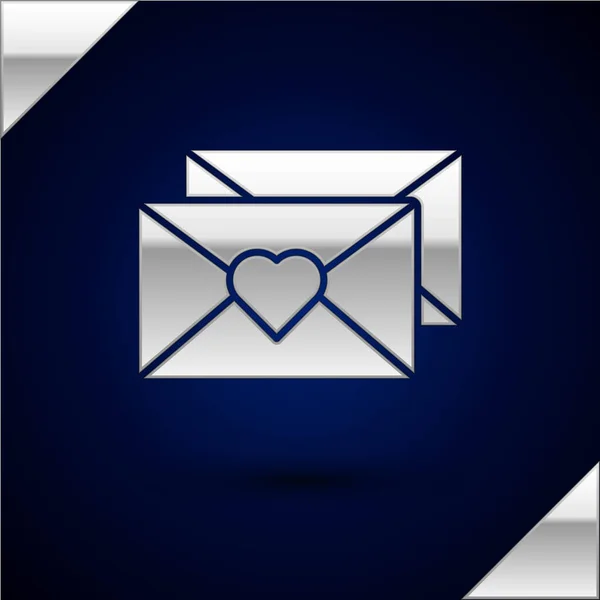 Sobres plateados con icono del corazón de San Valentín aislado sobre fondo azul oscuro. Mensaje amor. Carta de amor y romance. Ilustración vectorial — Vector de stock