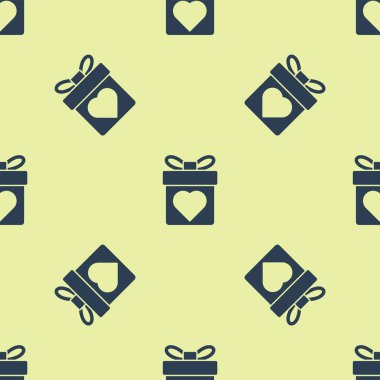 Sarı arka planda, kalp simgesinin izole edildiği mavi hediye kutusu. Sevgililer Günü. Vektör İllüstrasyonu