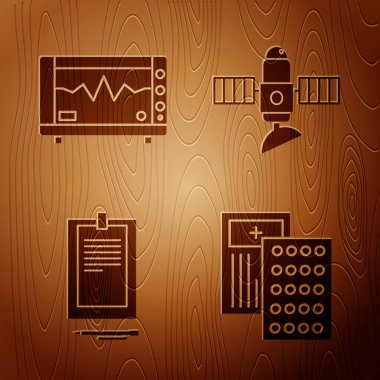 Hapları su toplamalı pakete koyun, kardiyogramlı bilgisayar monitörüne, dokümanlı panoya ve tahta arka planda uyduya ayarlayın. Vektör