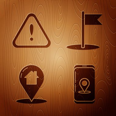 Şehir haritası navigasyon bilgisini, üçgende ünlem işaretini, tahta arka planda ev ve bayrak ile harita işaretleyicisini ayarla. Vektör