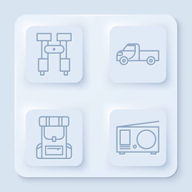 Dürbün, kamyonet, yürüyüş çantası ve antenli telsiz ayarlayın. Beyaz kare düğme. Vektör