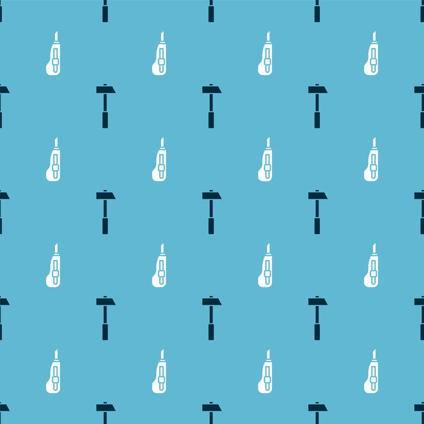 Установите молоток и канцелярский нож по бесшовной схеме. Вектор