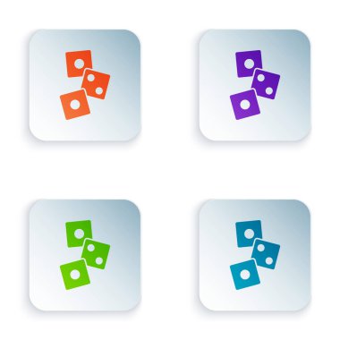 Beyaz arkaplanda izole edilmiş Renk Oyunu zar simgesi. Kumarhane kumarı. Kare düğmelere renkli simgeleri yerleştir. Vektör İllüstrasyonu