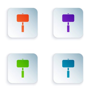 Beyaz arkaplanda izole edilmiş renkli Balyoz simgesi. Kare düğmelere renkli simgeleri yerleştir. Vektör İllüstrasyonu