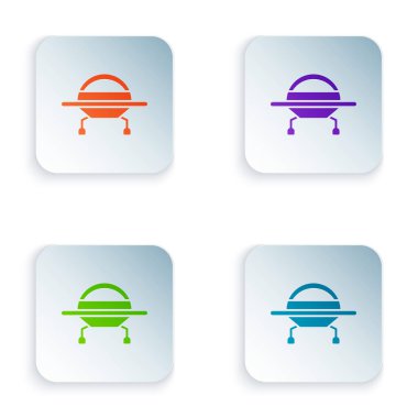 Beyaz arkaplanda izole edilmiş renkli UFO uçan uzay gemisi simgesi. Uçan daire. Uzaylı uzay gemisi. Gelecekteki bilinmeyen uçan nesne. Kare düğmelere renkli simgeleri yerleştir. Vektör İllüstrasyonu