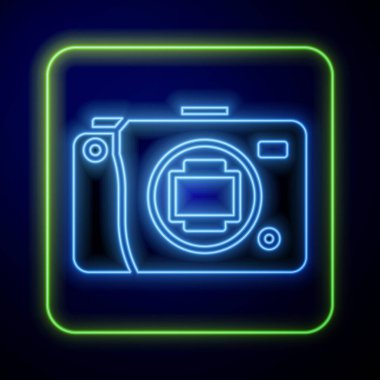 Parlayan neon aynasız kamera simgesi mavi arkaplanda izole edildi. Fotoğraf makinesi simgesi. Vektör İllüstrasyonu